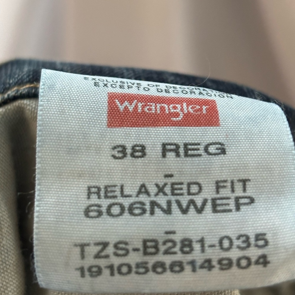 Wrangler jean shorts size 38 - Picture 2 of 2